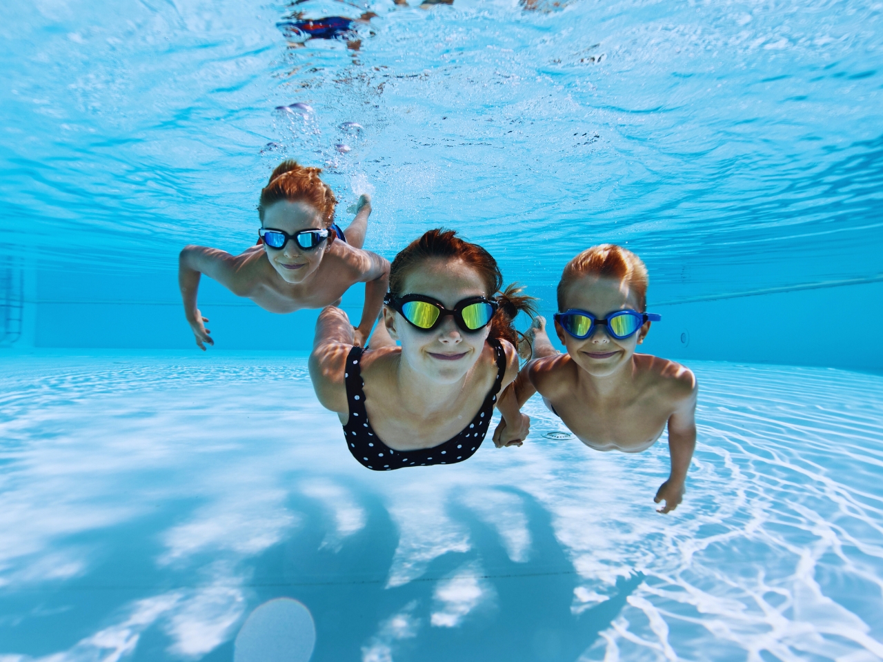 Underwater shot of kids in a pool as part of 5 water parks in Pretoria