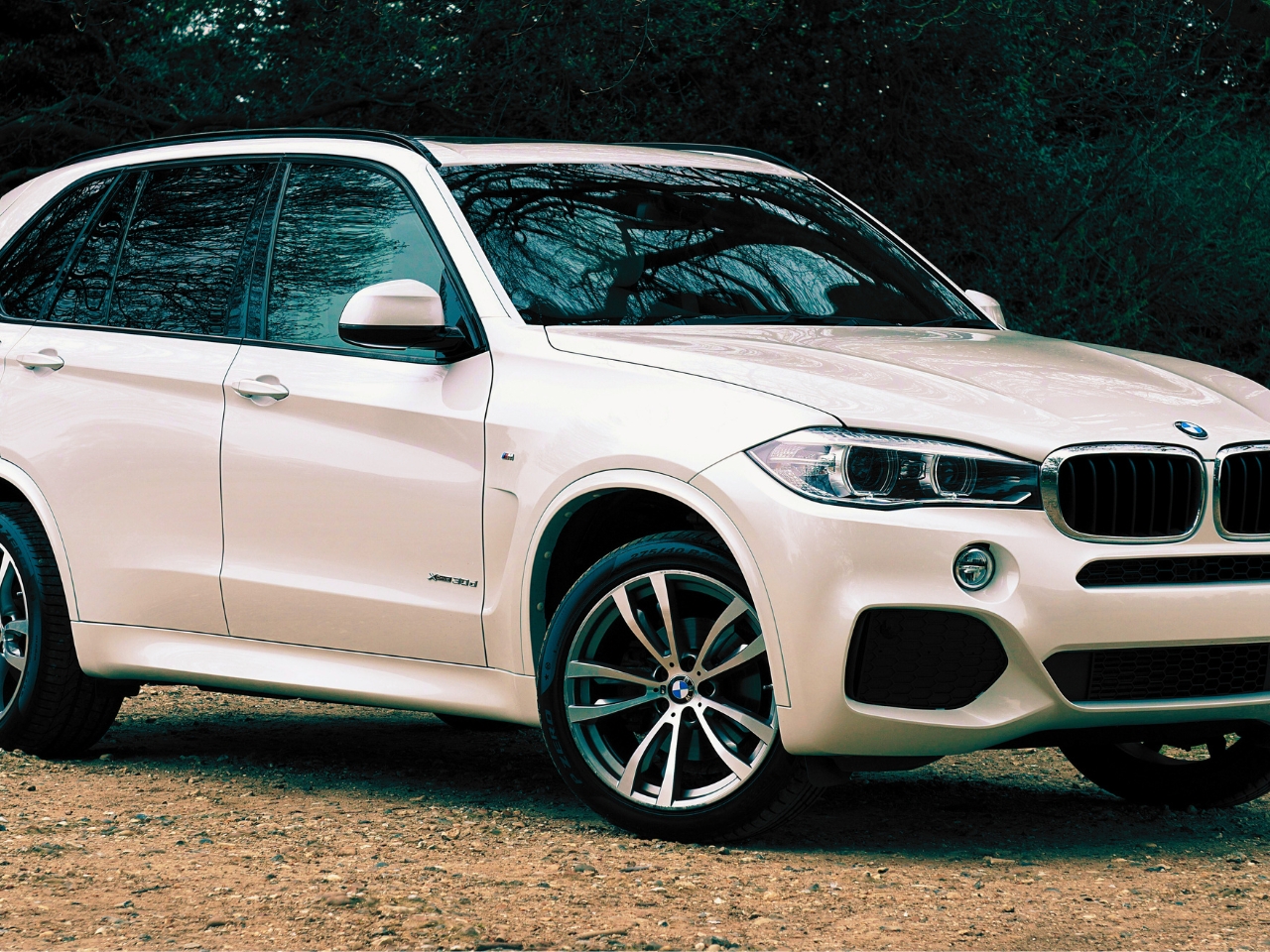 Luxury BMW SUV from Avis for matric farewell rides.